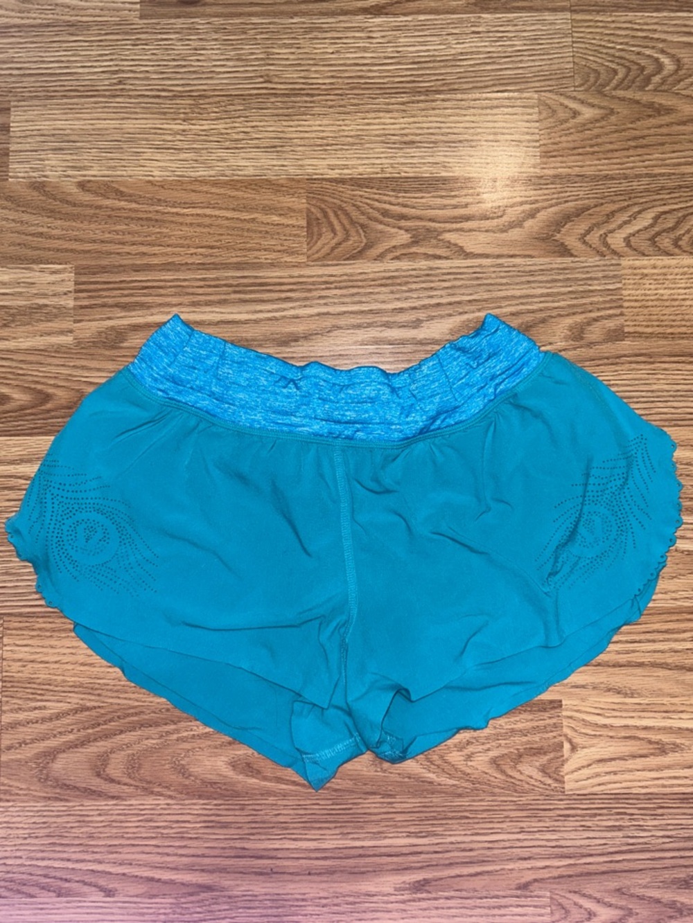 EUC lululemon athletica Teal Blue Athletic Scalloped Peacock Shorts